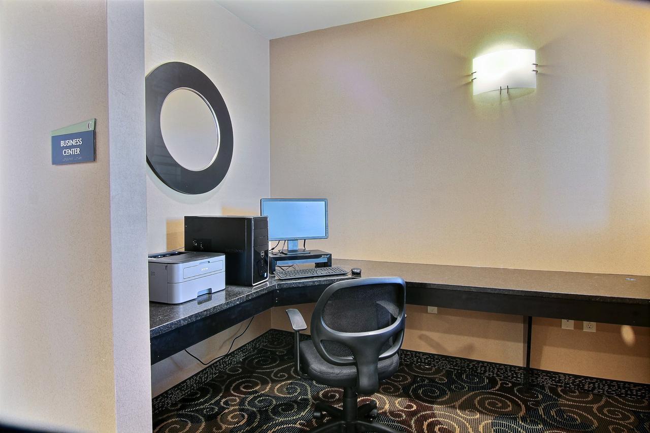 Cobblestone Hotel & Suites - Mccook Exteriér fotografie