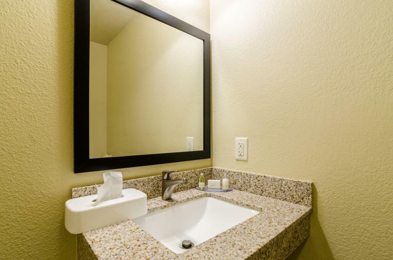 Cobblestone Hotel & Suites - Mccook Exteriér fotografie