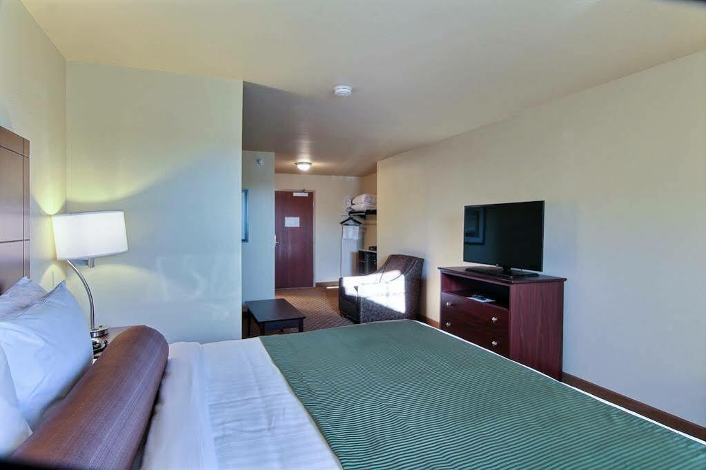 Cobblestone Hotel & Suites - Mccook Exteriér fotografie